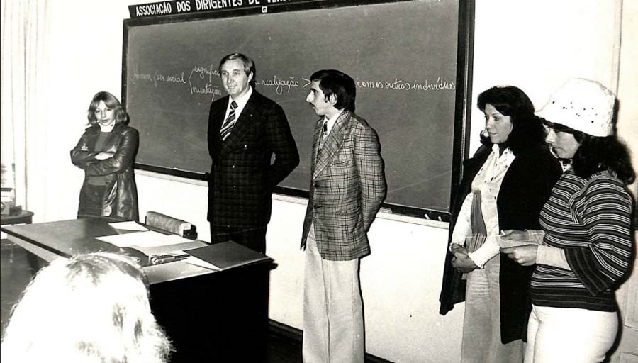 1976 – Curso Relações Humanas para Recepcionistas 1976 - Curso Relações Humanas para Recepcionistas